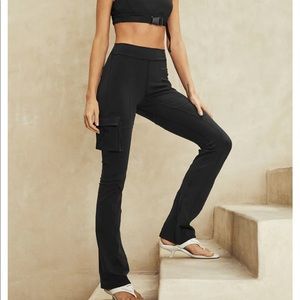 Alo yoga catch the vibe legging. Brand new! Cargo flare legging.